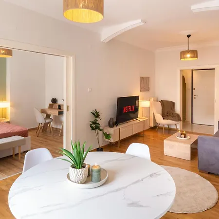 Spacious 3br With A Balcony *