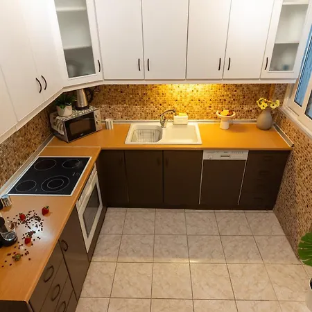 Spacious 3br With A Balcony *